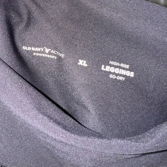 Old Navy Active Powersoft High Rise Leggings
Go Dry Black size XL - Picture 3 of 3